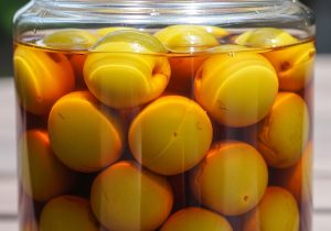 sấu ngâm mắm bị nổi váng