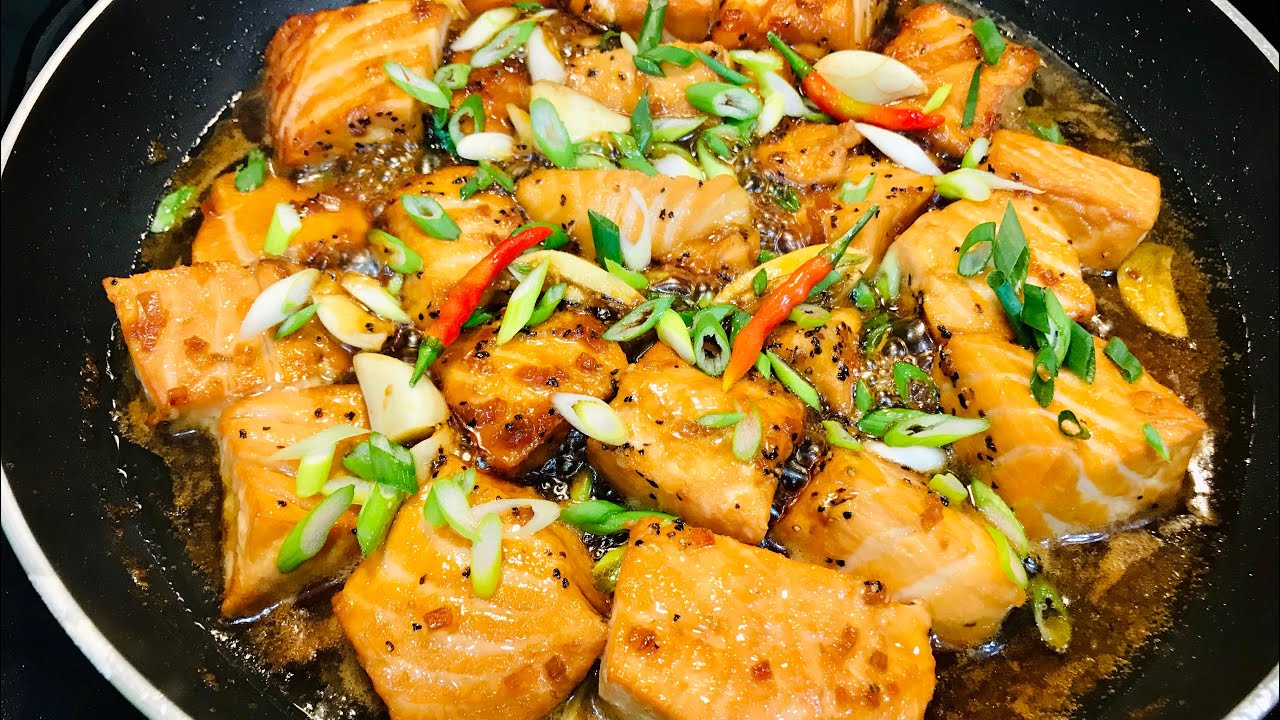 Công thức cá hồi kho nước mắm chuẩn vị Làng Chài Xưa cho bữa cơm nhà