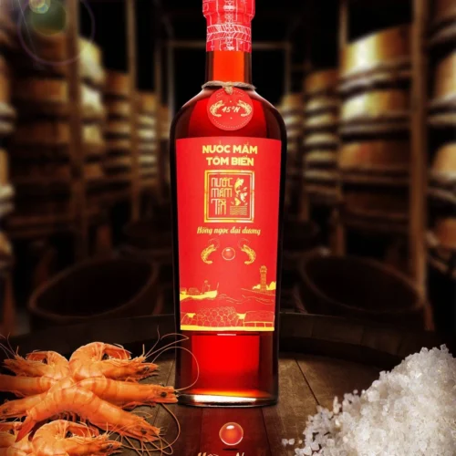 Chai nước mắm tôm biển Hồng Ngọc Đại Dương bên tôm tươi và muối hạt